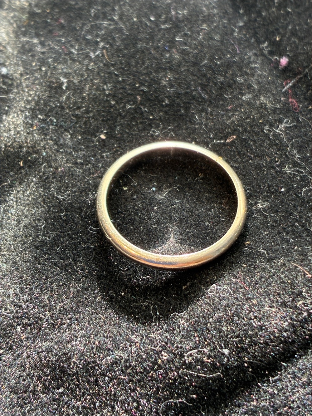 14k Gold Band. 1.71 grams Size 6